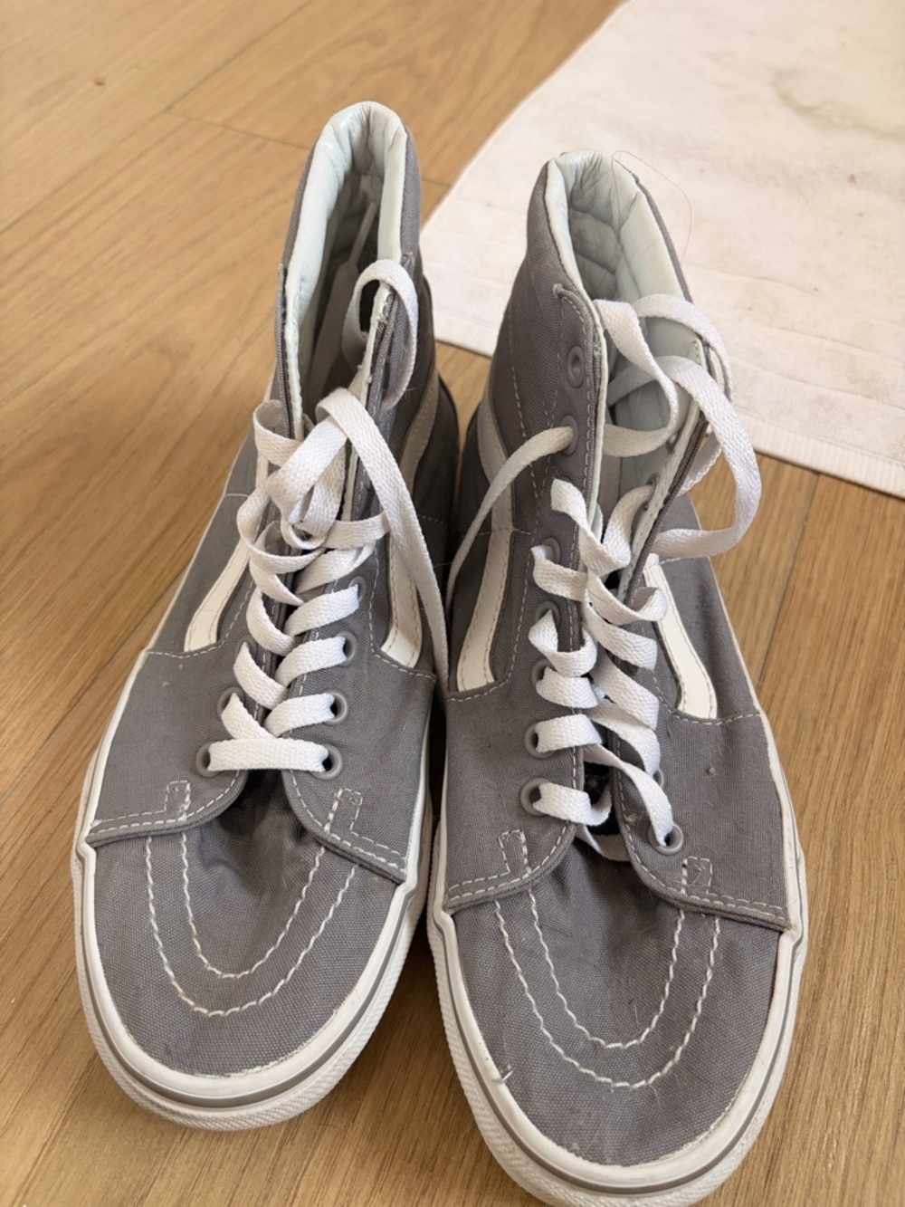 Women’s Van’s off the wall Gray High-Top Canvas Sneakers with White Stripe